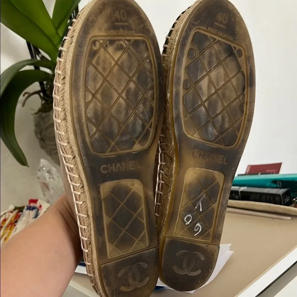 CHANEL Cream and Black Espadrilles size 40
